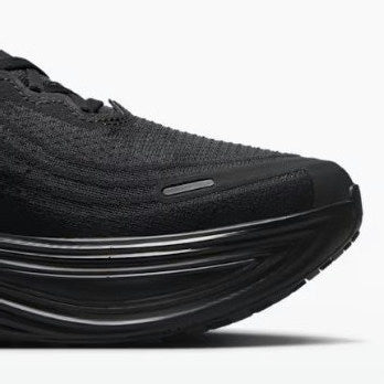 Vomero Plus Black